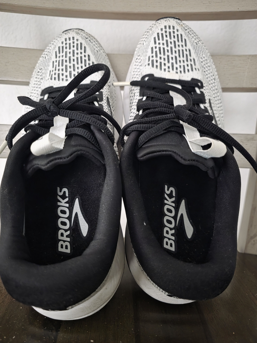 Brooks Revel 7 White and Black Performance Running Shoes - Picture 4 of 6